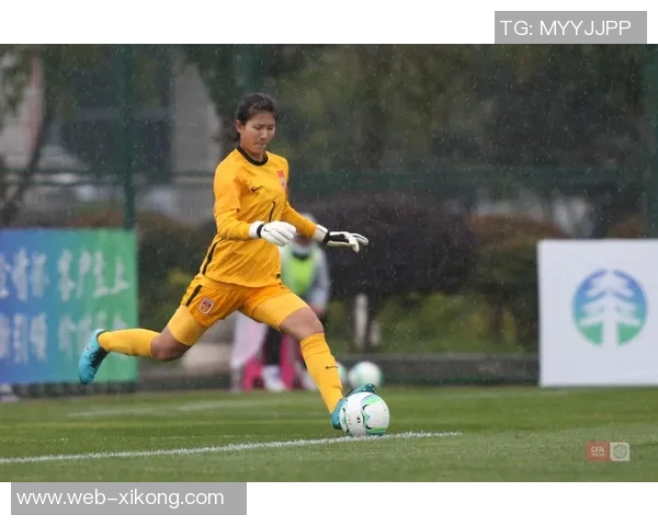 19岁女足国脚王爱芳谈偶像克罗斯传球风格与个人成长之路
