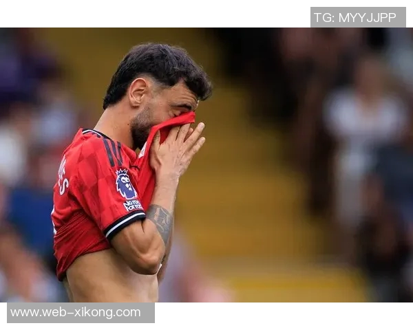 B费调侃B席场上抱怨更甚自己引发球迷热议